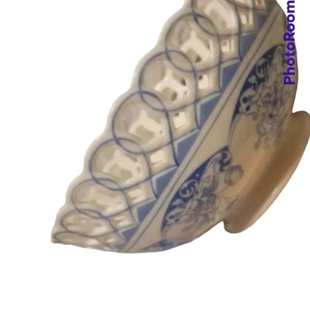Blue Heirloom openwork porcelain bowl 8" - Picture 3 of 8